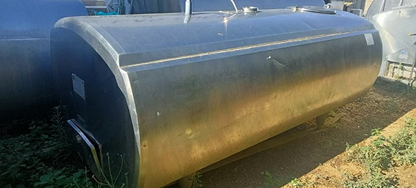 Carlos de las Cuevas, depósitos, capacidad entre 1.200 y 2.500 litros