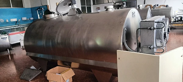 Carlos de las Cuevas, tanque de leche Packo 2100